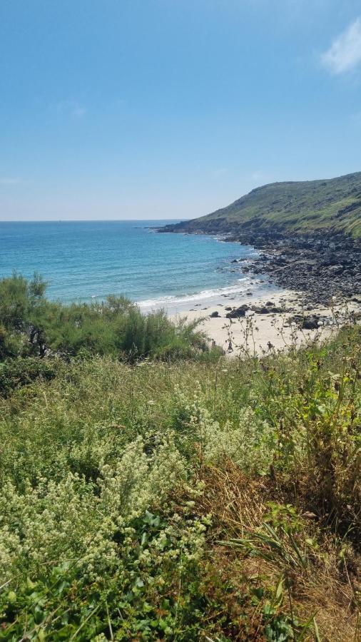 Villa Journeys End With Stunning Sea Views From The Headland à Coverack Extérieur photo