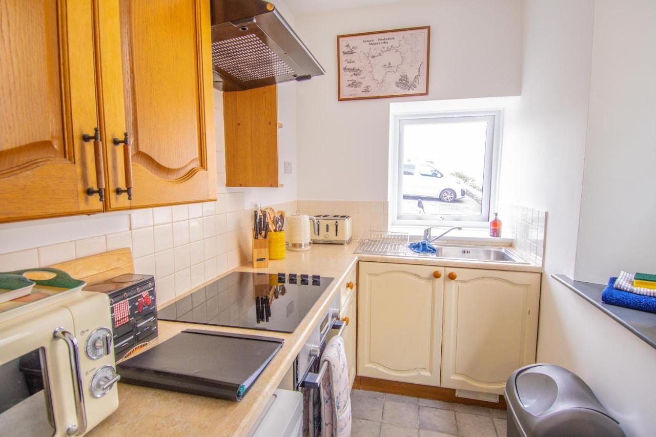 Villa Journeys End With Stunning Sea Views From The Headland à Coverack Extérieur photo