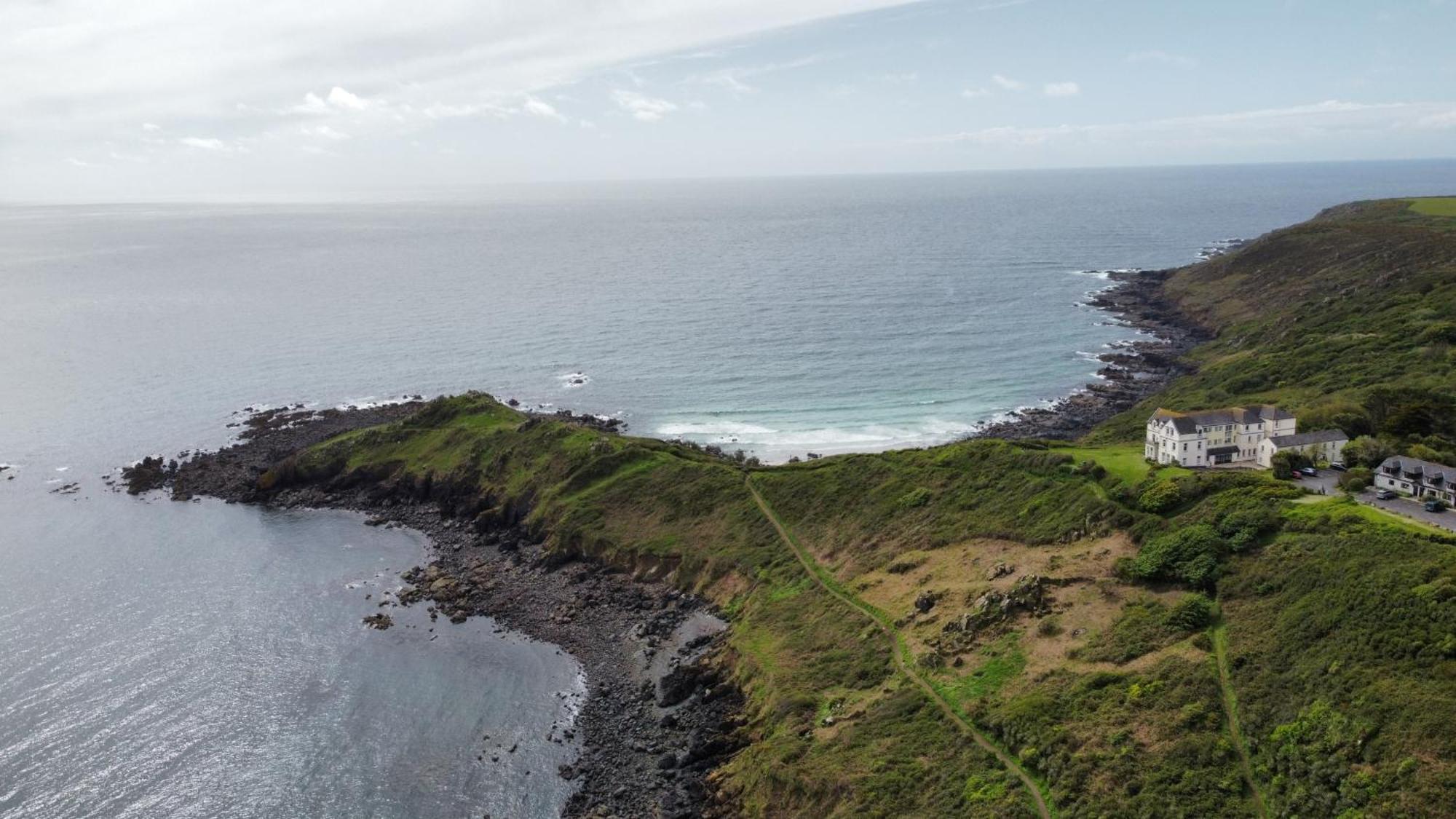 Villa Journeys End With Stunning Sea Views From The Headland à Coverack Extérieur photo