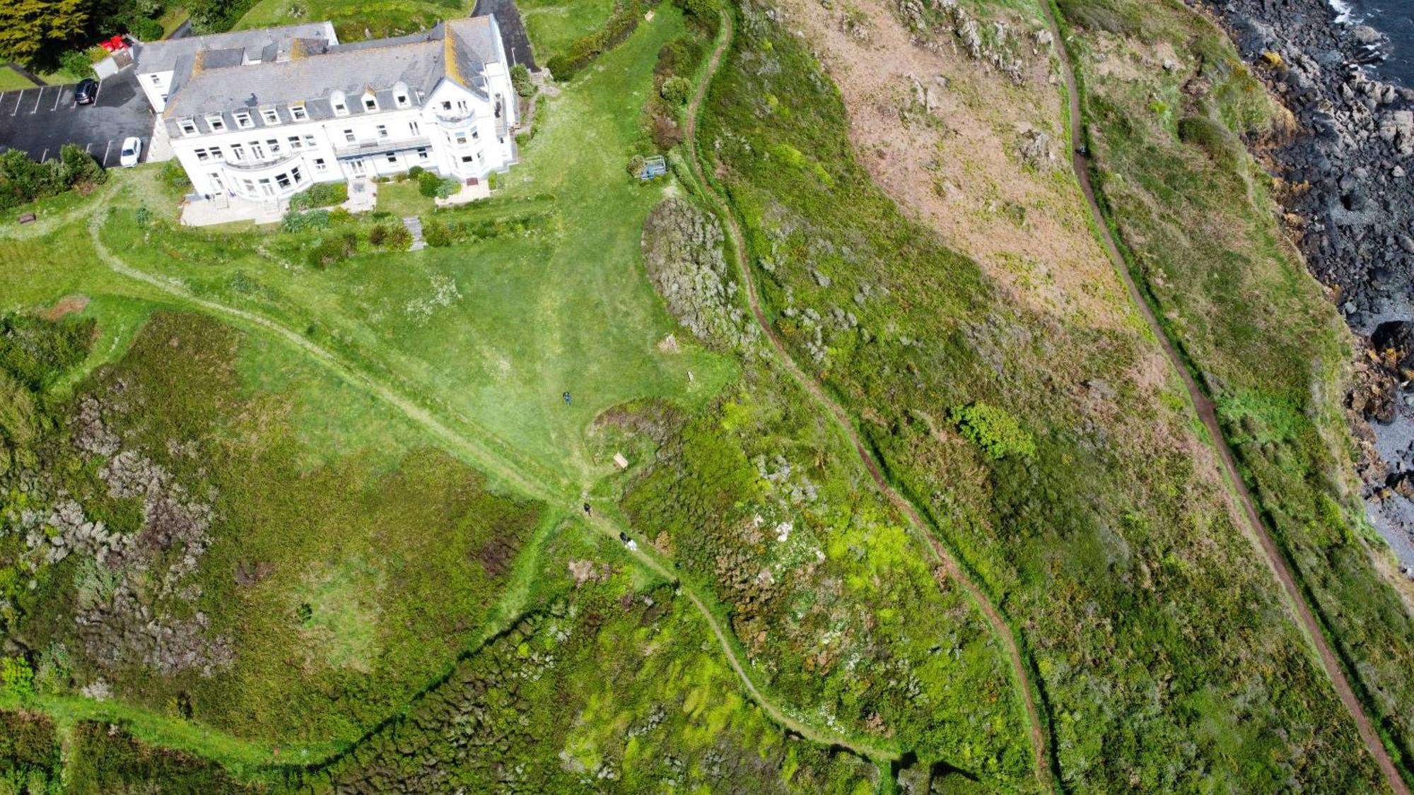 Villa Journeys End With Stunning Sea Views From The Headland à Coverack Extérieur photo