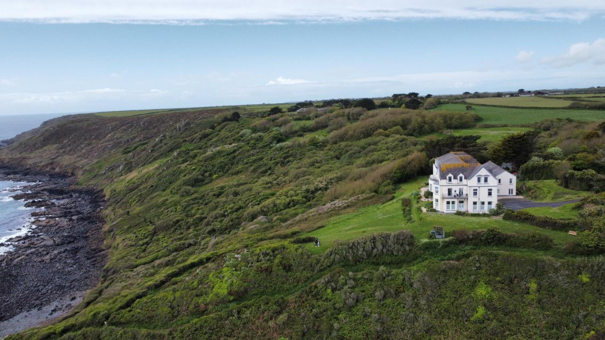 Villa Journeys End With Stunning Sea Views From The Headland à Coverack Extérieur photo