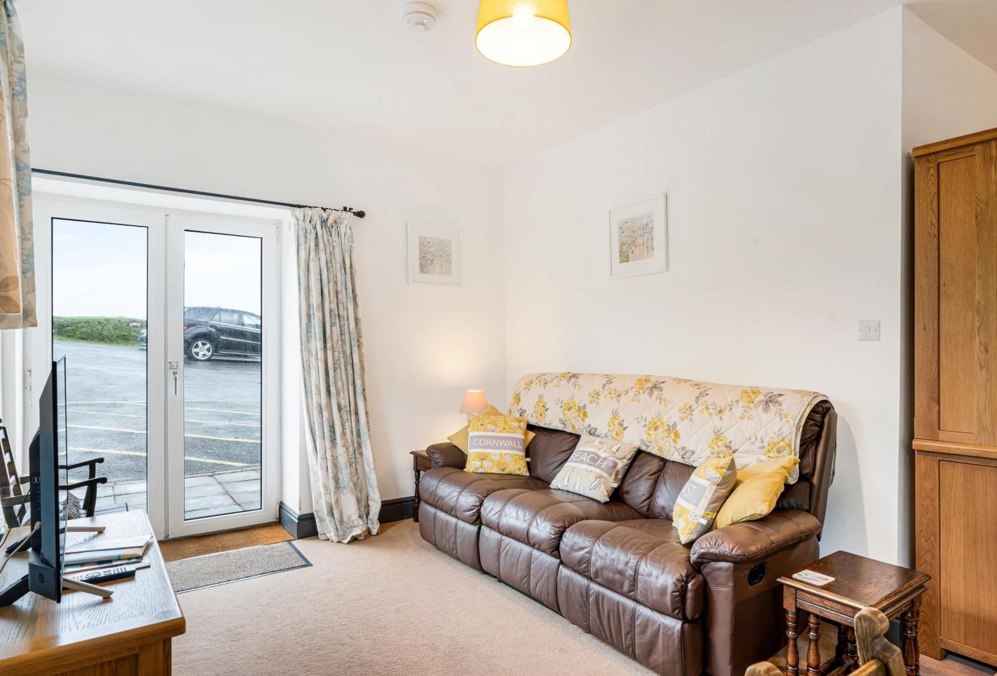 Villa Journeys End With Stunning Sea Views From The Headland à Coverack Extérieur photo