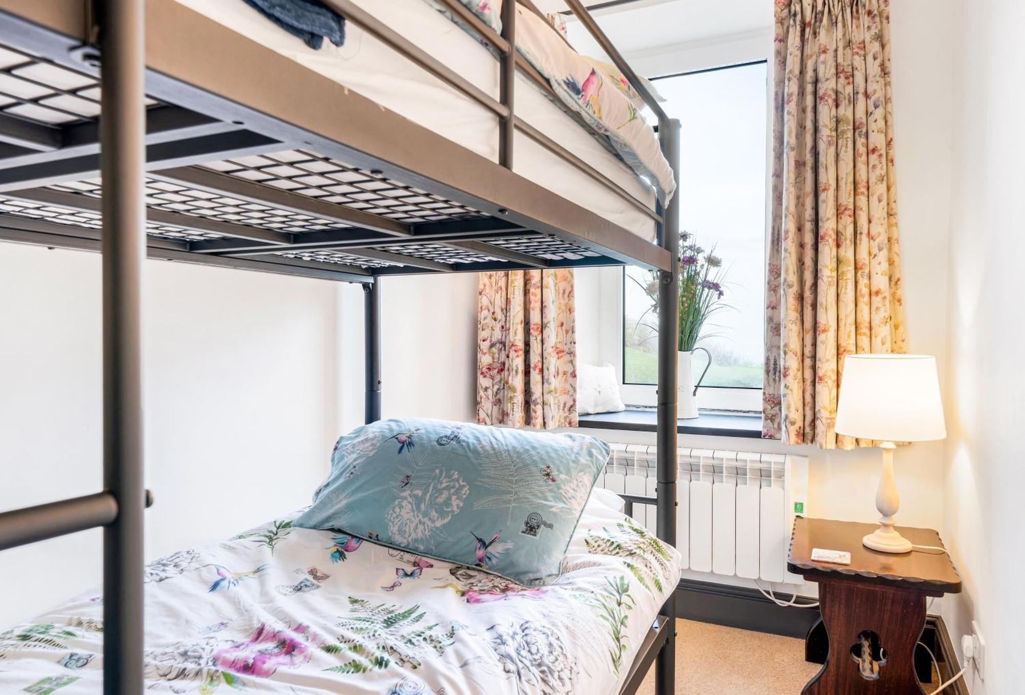 Villa Journeys End With Stunning Sea Views From The Headland à Coverack Extérieur photo