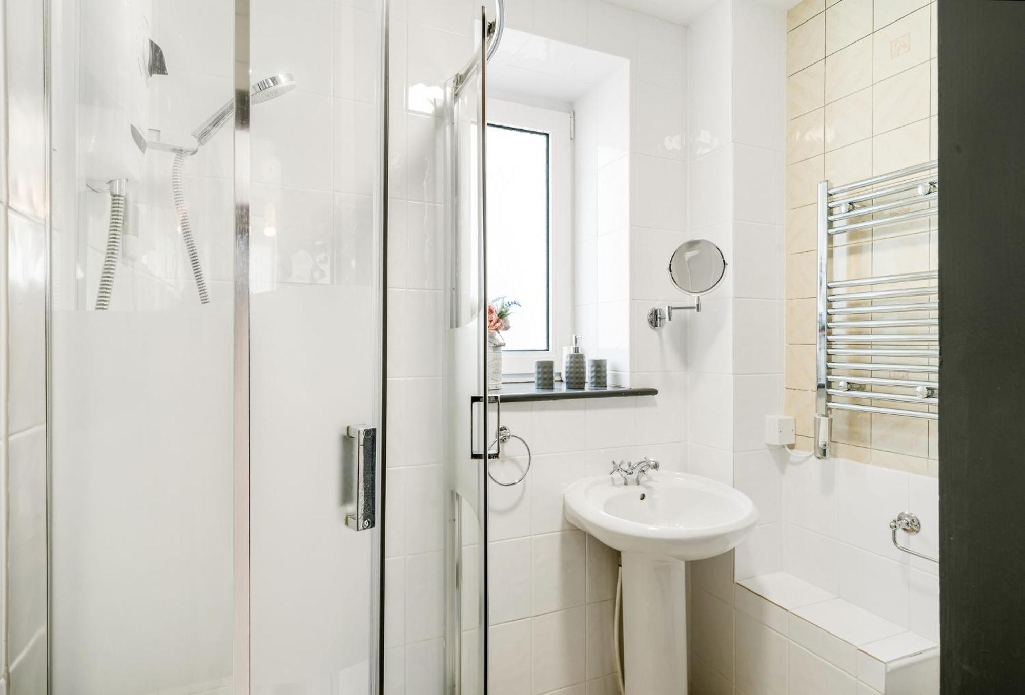 Villa Journeys End With Stunning Sea Views From The Headland à Coverack Extérieur photo