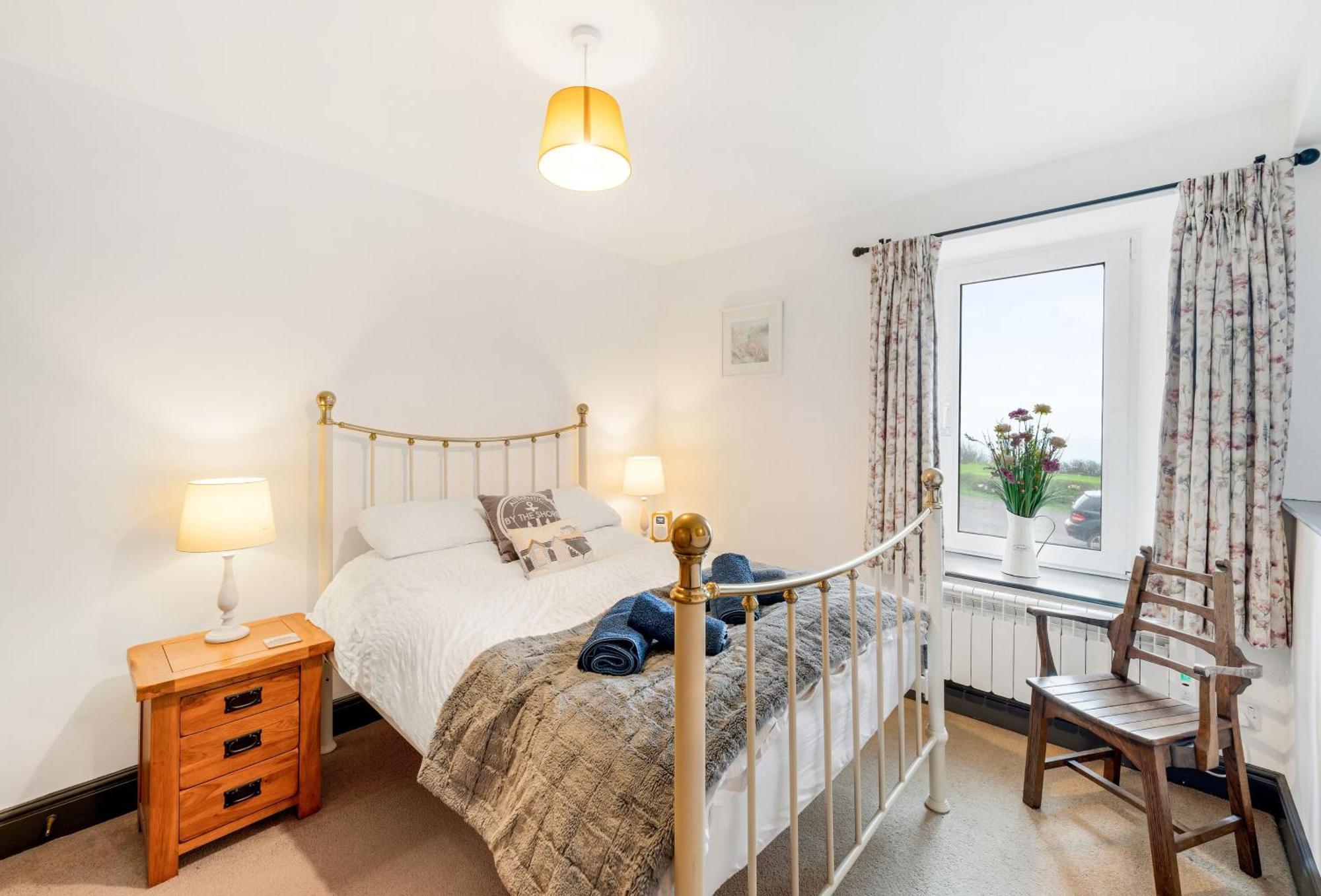 Villa Journeys End With Stunning Sea Views From The Headland à Coverack Extérieur photo