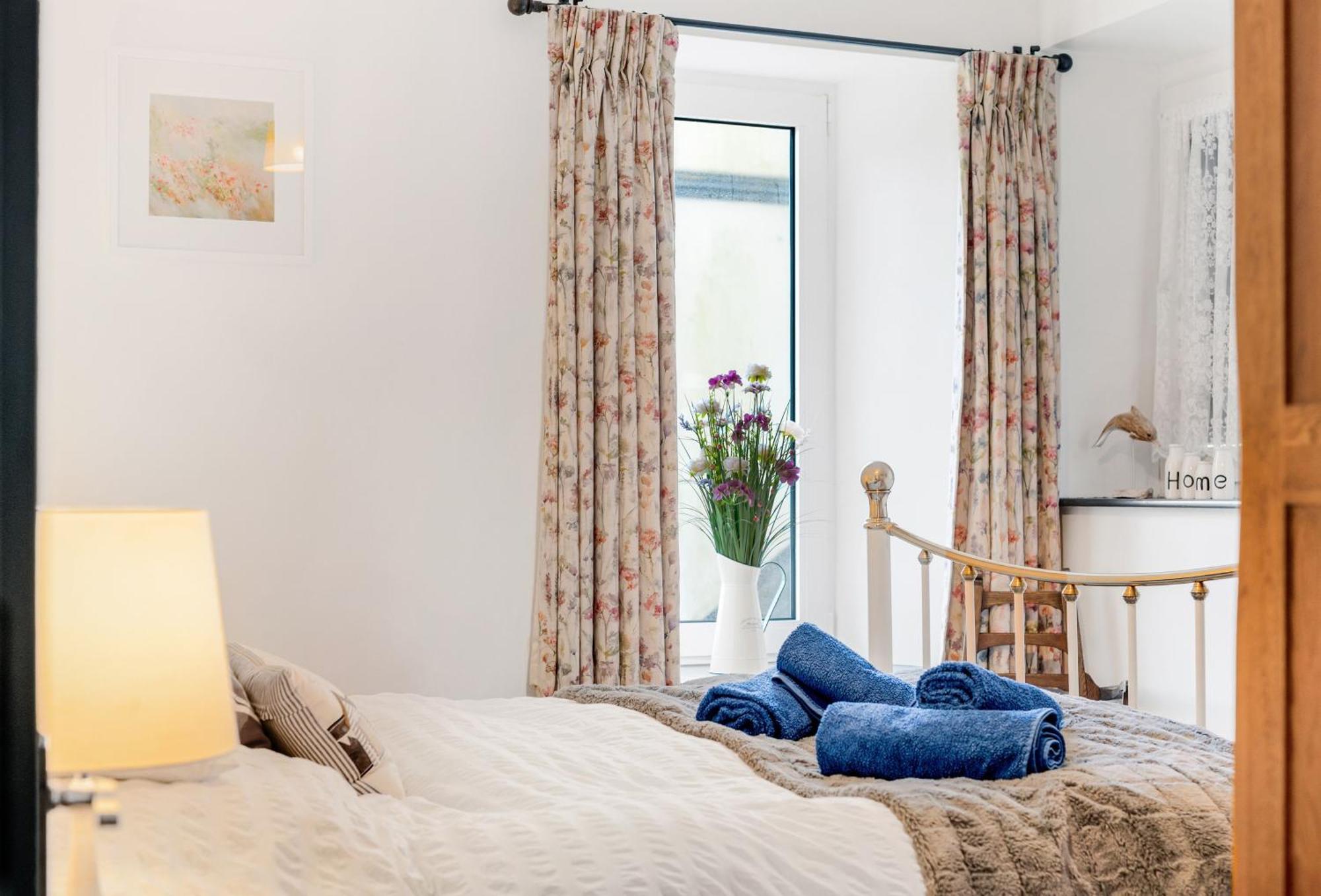 Villa Journeys End With Stunning Sea Views From The Headland à Coverack Extérieur photo