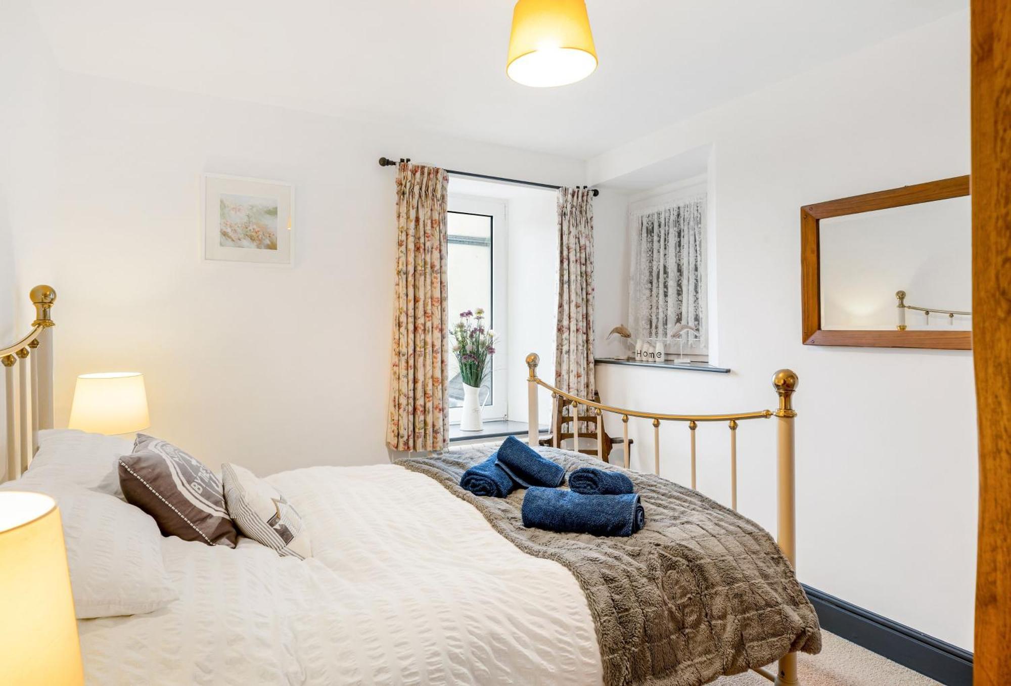 Villa Journeys End With Stunning Sea Views From The Headland à Coverack Extérieur photo